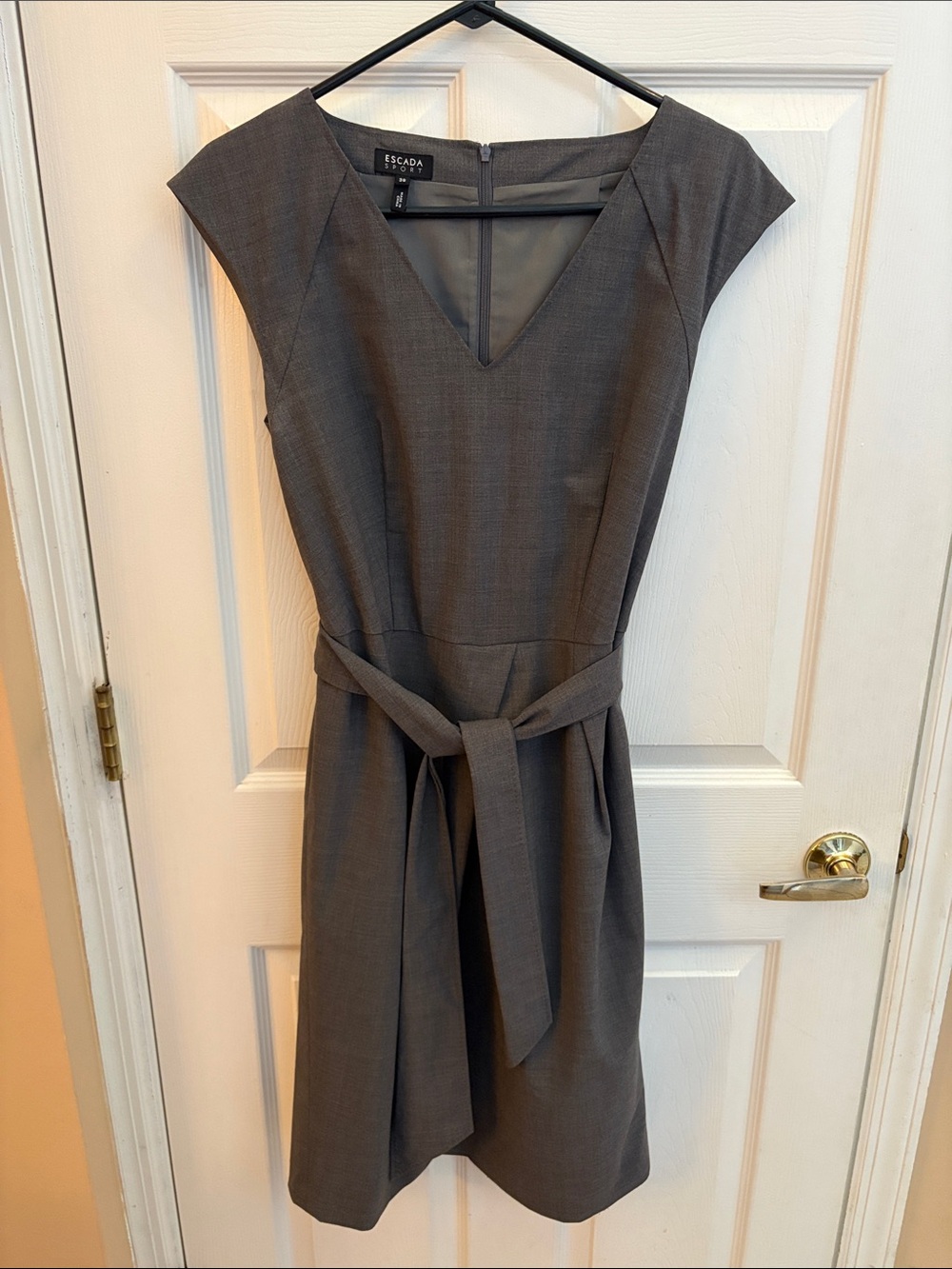 Escada Charcoal gray v-Neck sheath Dress with Waist Tie size 38 (US 6) - flaws